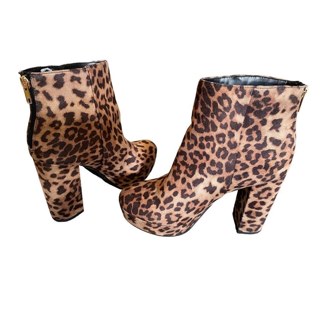 Very Cute lLeopard Print Ankle Boots Size 7